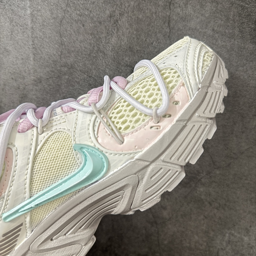 Nike V5 RNR 复古做旧 解构绑带 舒适百搭防滑耐磨 低帮跑步鞋 舒适有型适合日常穿着 该鞋款延续千禧年经典设计