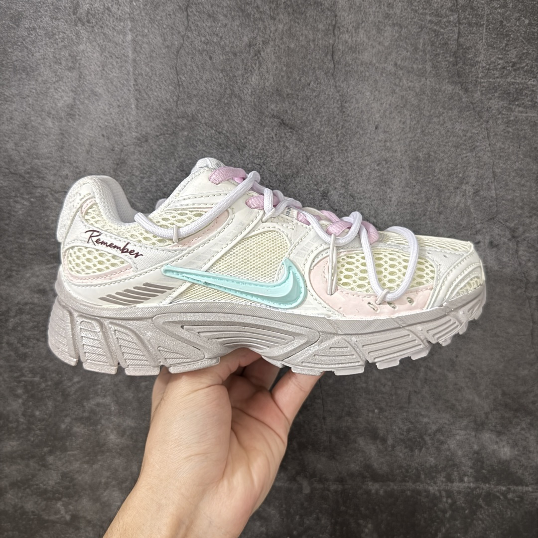 Nike V5 RNR 复古做旧 解构绑带 舒适百搭防滑耐磨 低帮跑步鞋 舒适有型适合日常穿着 该鞋款延续千禧年经典设计