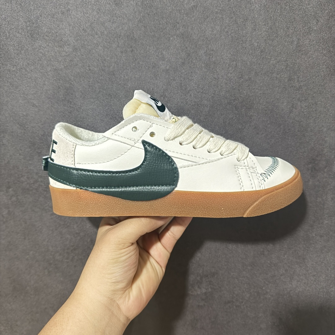 耐克 Nike Blazer Low ‘77 Jumbo 男女子运动板鞋 抓地板鞋 革新重塑经典街头人气鞋款。采用人气传