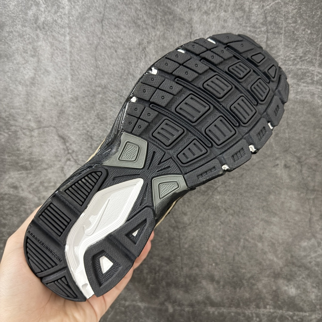 NIKE INITIATOR 创始者系列复古休闲运动舒适跑鞋 此款为人工手绘定制图案 原版基于Nike Initiato NIKE INITIATOR 创始者系列复古休闲运动舒适跑鞋 此款为人工手绘定制图案 原版基于Nike Initiato