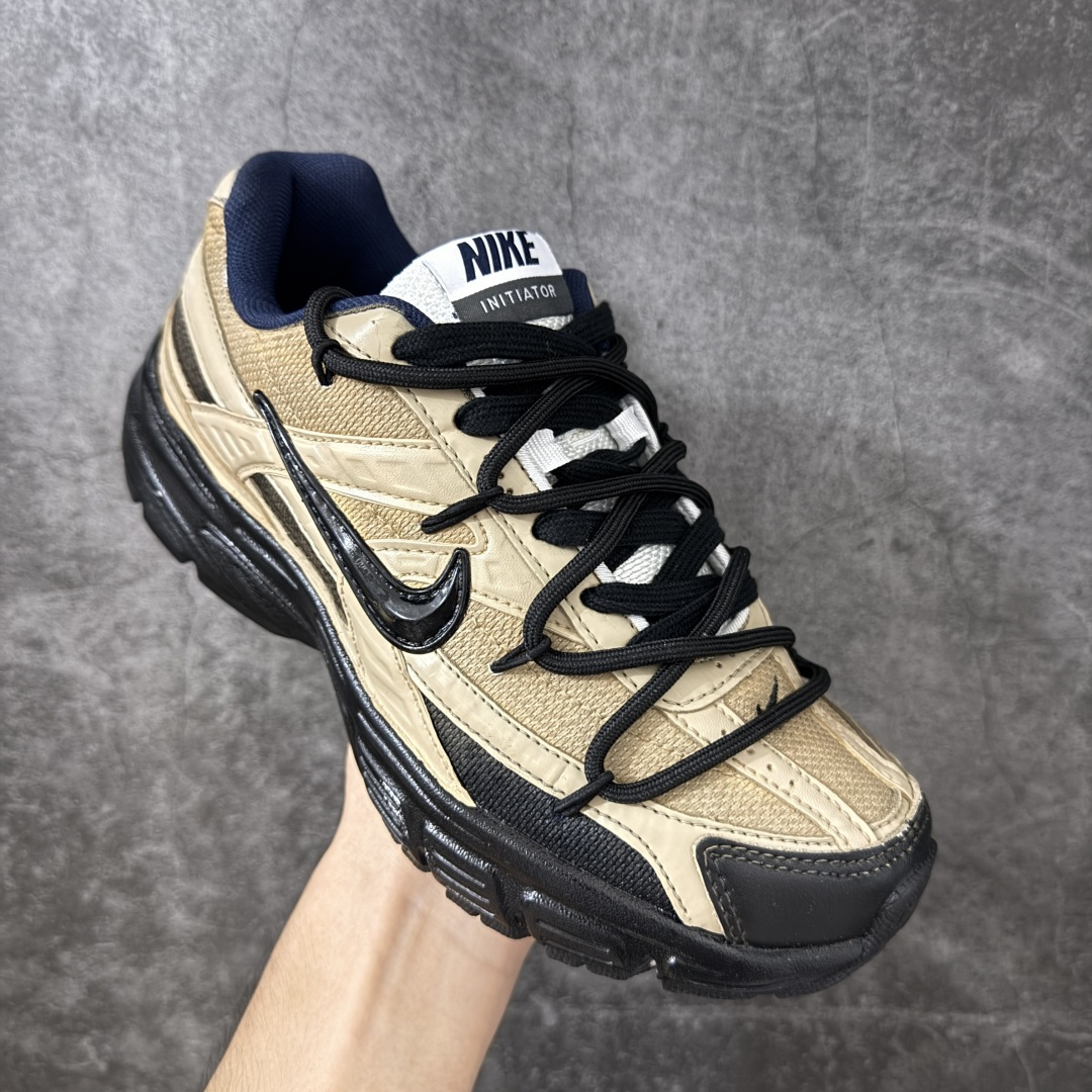 NIKE INITIATOR 创始者系列复古休闲运动舒适跑鞋 此款为人工手绘定制图案 原版基于Nike Initiato NIKE INITIATOR 创始者系列复古休闲运动舒适跑鞋 此款为人工手绘定制图案 原版基于Nike Initiato