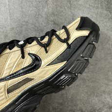 NIKE INITIATOR 创始者系列复古休闲运动舒适跑鞋 此款为人工手绘定制图案 原版基于Nike Initiato NIKE INITIATOR 创始者系列复古休闲运动舒适跑鞋 此款为人工手绘定制图案 原版基于Nike Initiato