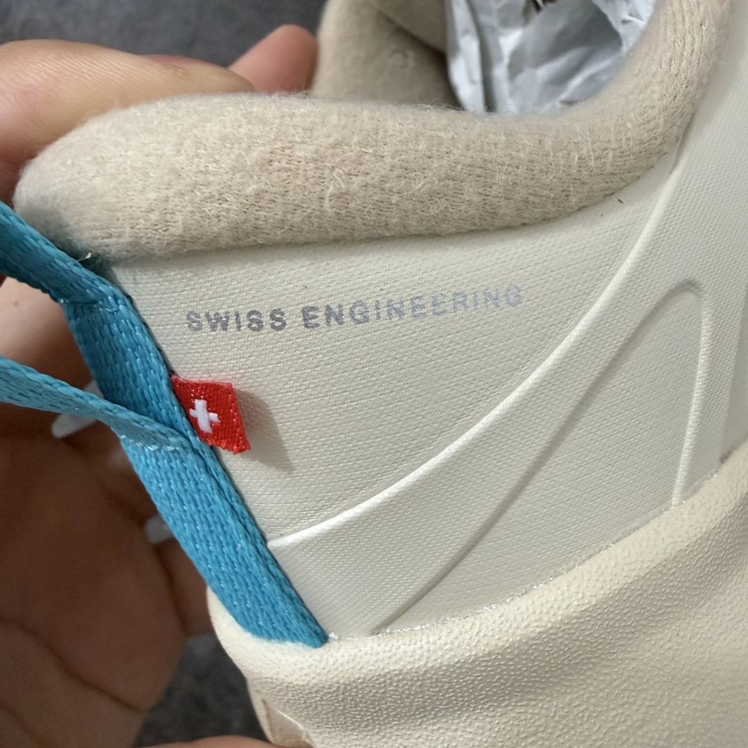 LOEWE罗意威 x ON昂跑 联名款 Cloudsolo系列 •原鞋一致橡胶底 原版高弹MD 加爆米花料 •正确后跟小 LOEWE罗意威 x ON昂跑 联名款 Cloudsolo系列 •原鞋一致橡胶底 原版高弹MD 加爆米花料 •正确后跟小