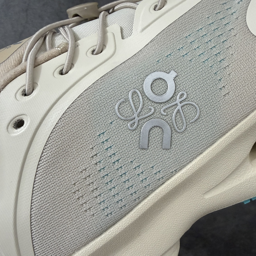 LOEWE罗意威 x ON昂跑 联名款 Cloudsolo系列 •原鞋一致橡胶底 原版高弹MD 加爆米花料 •正确后跟小 LOEWE罗意威 x ON昂跑 联名款 Cloudsolo系列 •原鞋一致橡胶底 原版高弹MD 加爆米花料 •正确后跟小