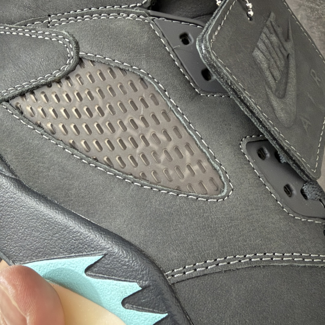 SoleFly x Air Jordan AJ5 乔5 RETRO OG ”麂皮联名黑灰绿 IU0734-001 这双 SoleFly x Air Jordan AJ5 乔5 RETRO OG ”麂皮联名黑灰绿 IU0734-001 这双