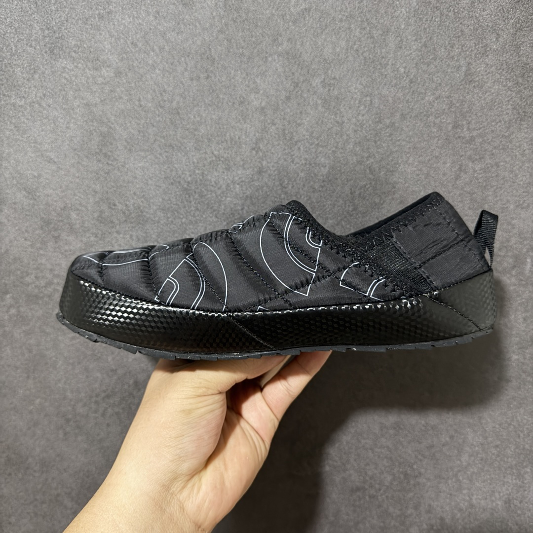 The North Face 北面 ThermoBall V 保暖营地鞋 满印黑 鞋面防泼水面料,菱格充棉填充,Ther The North Face 北面 ThermoBall V 保暖营地鞋 满印黑 鞋面防泼水面料,菱格充棉填充,Ther