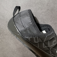 The North Face 北面 ThermoBall V 保暖营地鞋 满印黑 鞋面防泼水面料,菱格充棉填充,Ther The North Face 北面 ThermoBall V 保暖营地鞋 满印黑 鞋面防泼水面料,菱格充棉填充,Ther