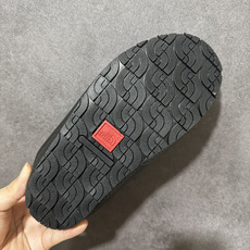The North Face 北面 ThermoBall V 保暖营地鞋 满印黑 鞋面防泼水面料,菱格充棉填充,Ther The North Face 北面 ThermoBall V 保暖营地鞋 满印黑 鞋面防泼水面料,菱格充棉填充,Ther