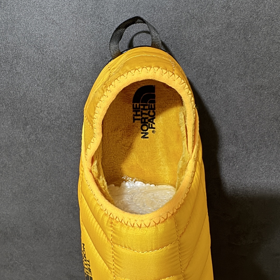 The North Face 北面 ThermoBall V 保暖营地鞋 巅峰金 鞋面防泼水面料，菱格充棉填充，Ther