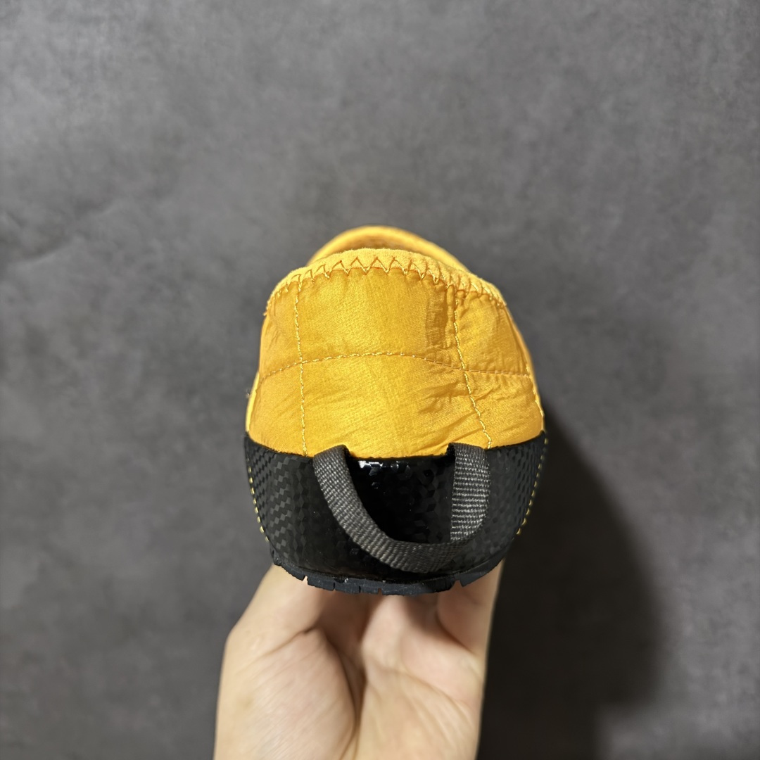 The North Face 北面 ThermoBall V 保暖营地鞋 巅峰金 鞋面防泼水面料，菱格充棉填充，Ther
