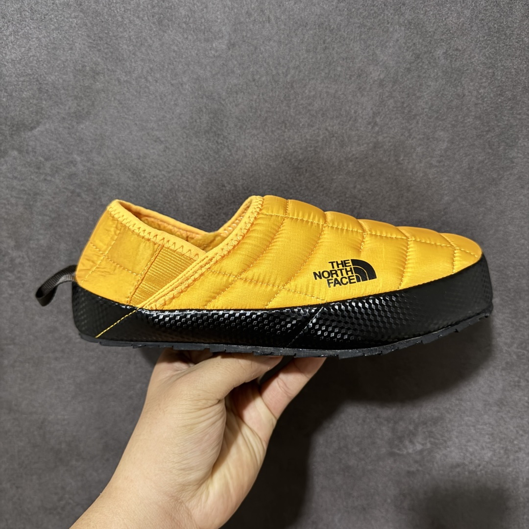 The North Face 北面 ThermoBall V 保暖营地鞋 巅峰金 鞋面防泼水面料，菱格充棉填充，Ther