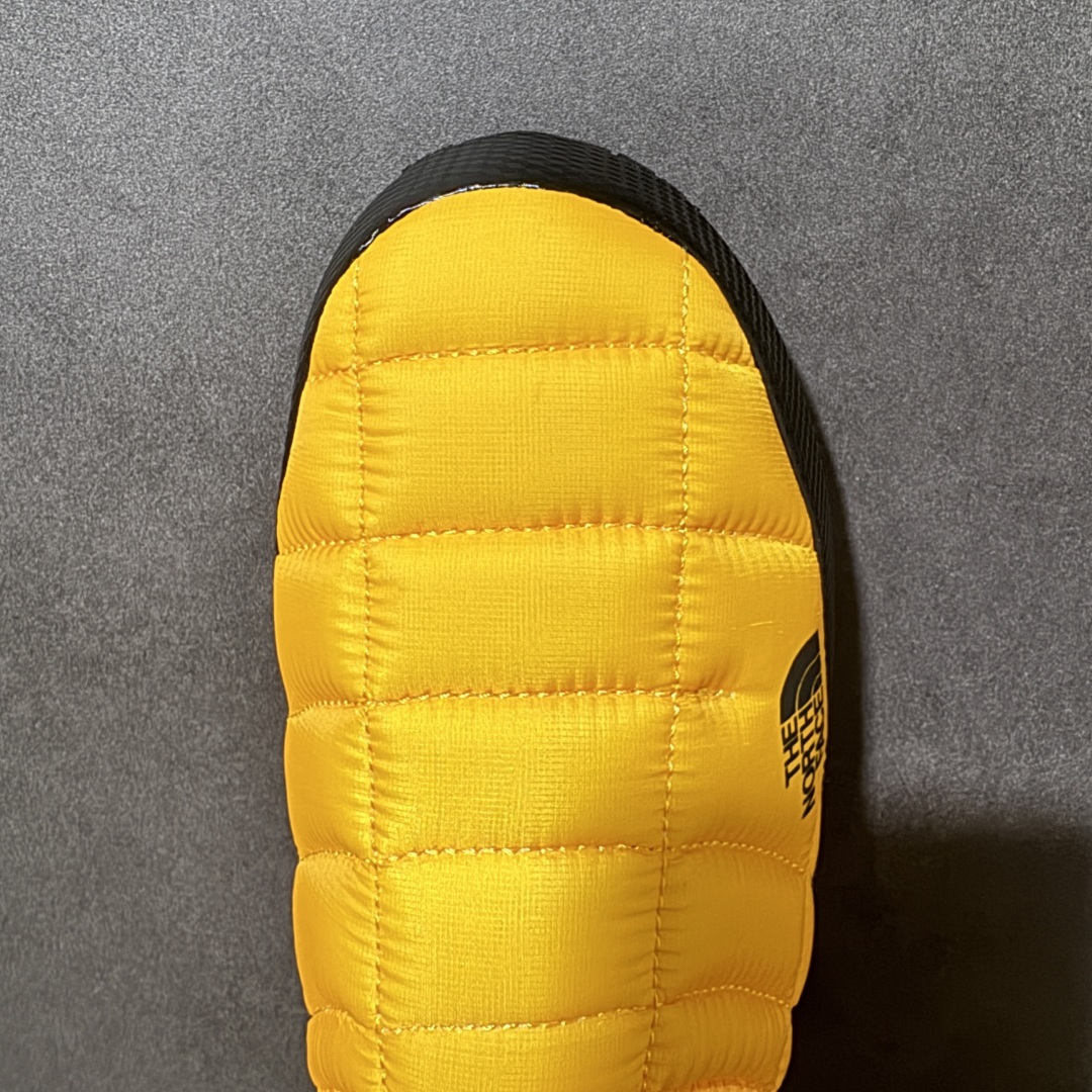 The North Face 北面 ThermoBall V 保暖营地鞋 巅峰金 鞋面防泼水面料，菱格充棉填充，Ther