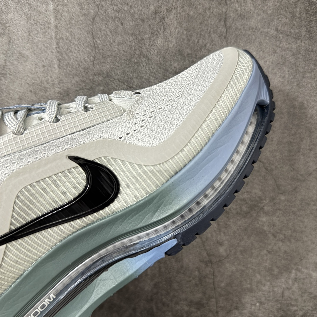 Nike Pegasus Premium SE 舒适百搭减震防滑耐磨透气 低帮跑步鞋 简约又不失活力，上脚超吸睛。 它不