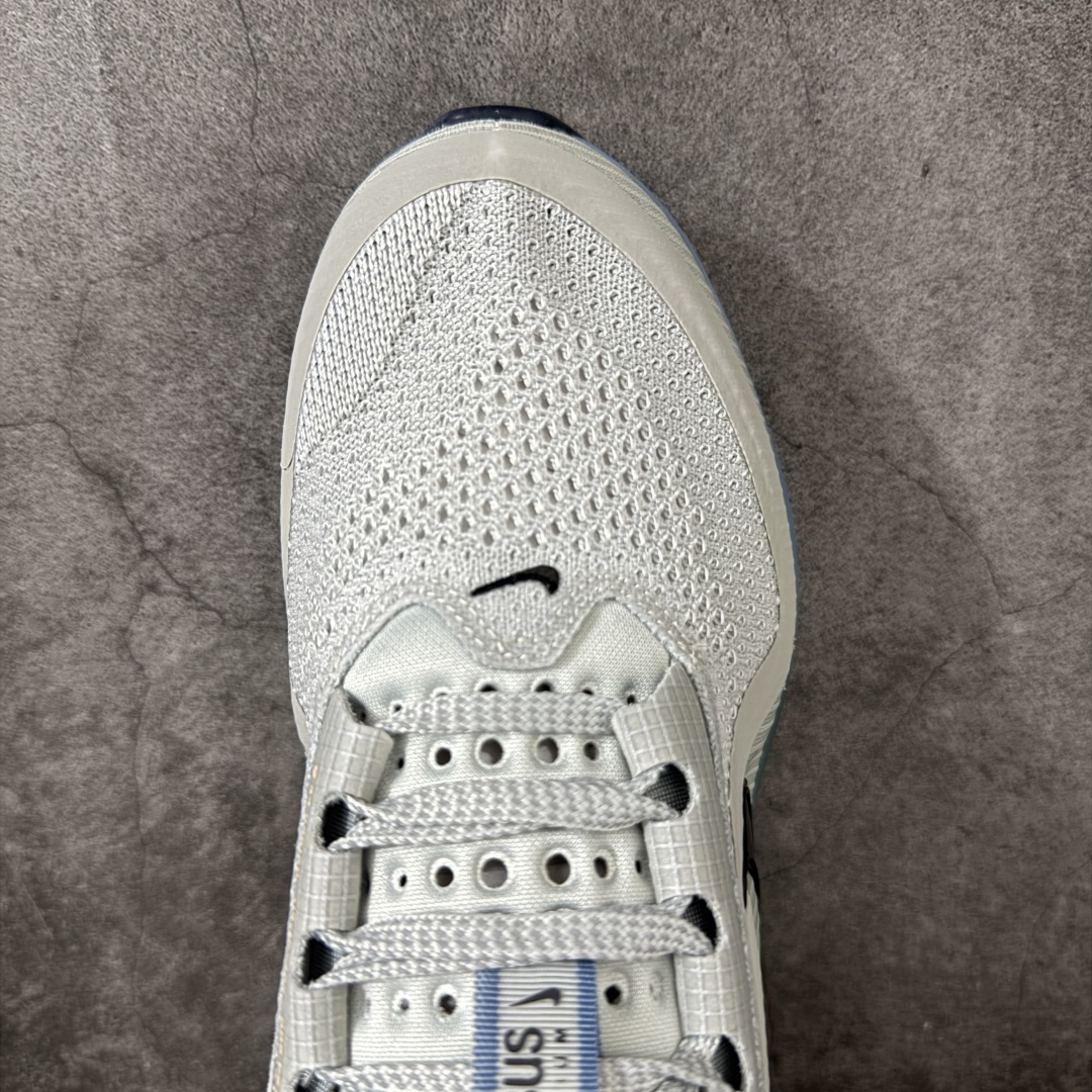 Nike Pegasus Premium SE 舒适百搭减震防滑耐磨透气 低帮跑步鞋 简约又不失活力，上脚超吸睛。 它不