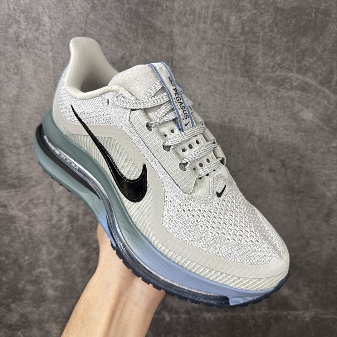 Nike Pegasus Premium SE 舒适百搭减震防滑耐磨透气 低帮跑步鞋 简约又不失活力，上脚超吸睛。 它不