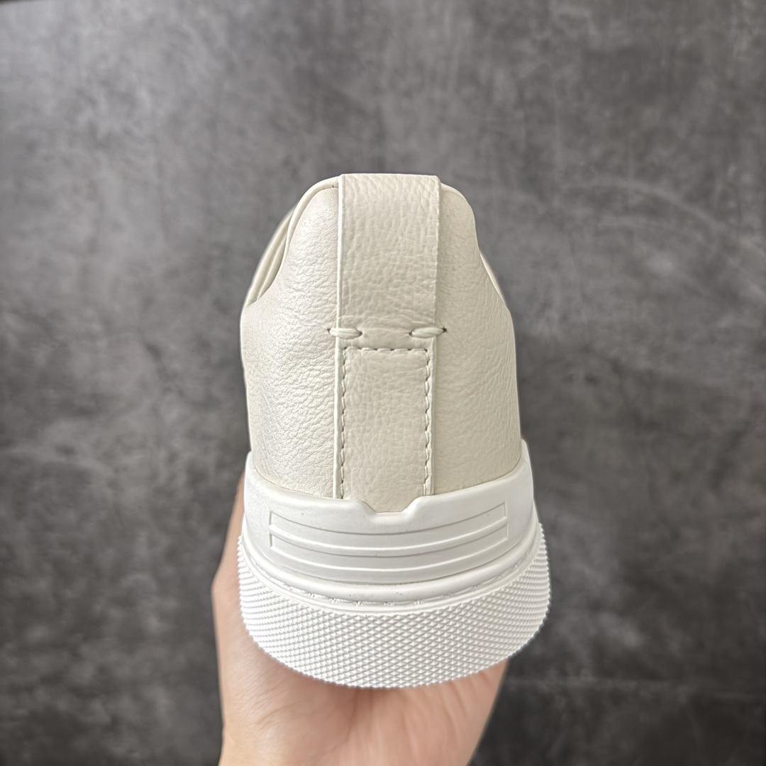 Zegna Triple Stitch 杰尼亚皮革 圆头平底 低帮低帮运动鞋 米白皮面 摔花纹牛皮制成，饰以丰富的工艺细