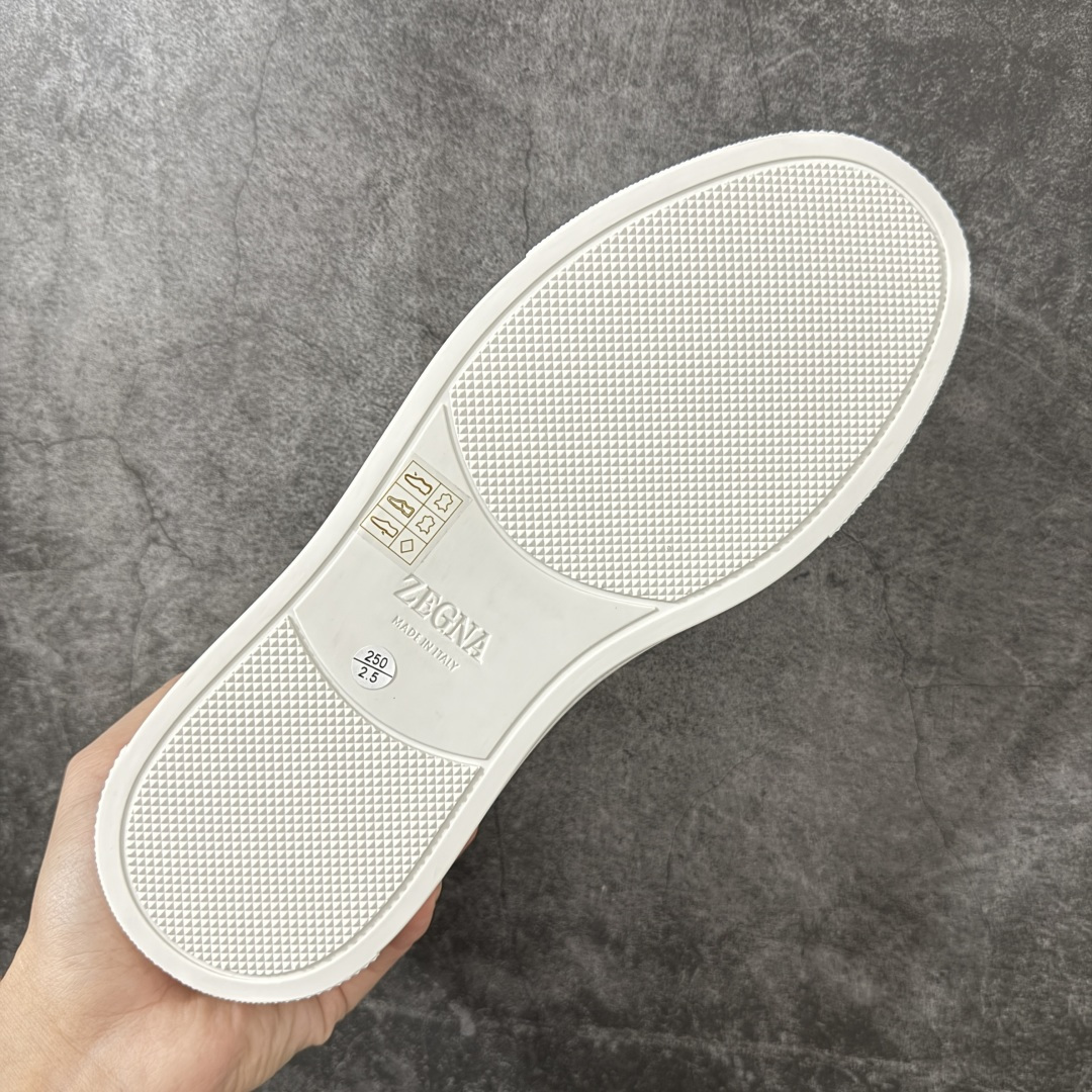 Zegna Triple Stitch 杰尼亚皮革 圆头平底 低帮低帮运动鞋 米白皮面 摔花纹牛皮制成，饰以丰富的工艺细
