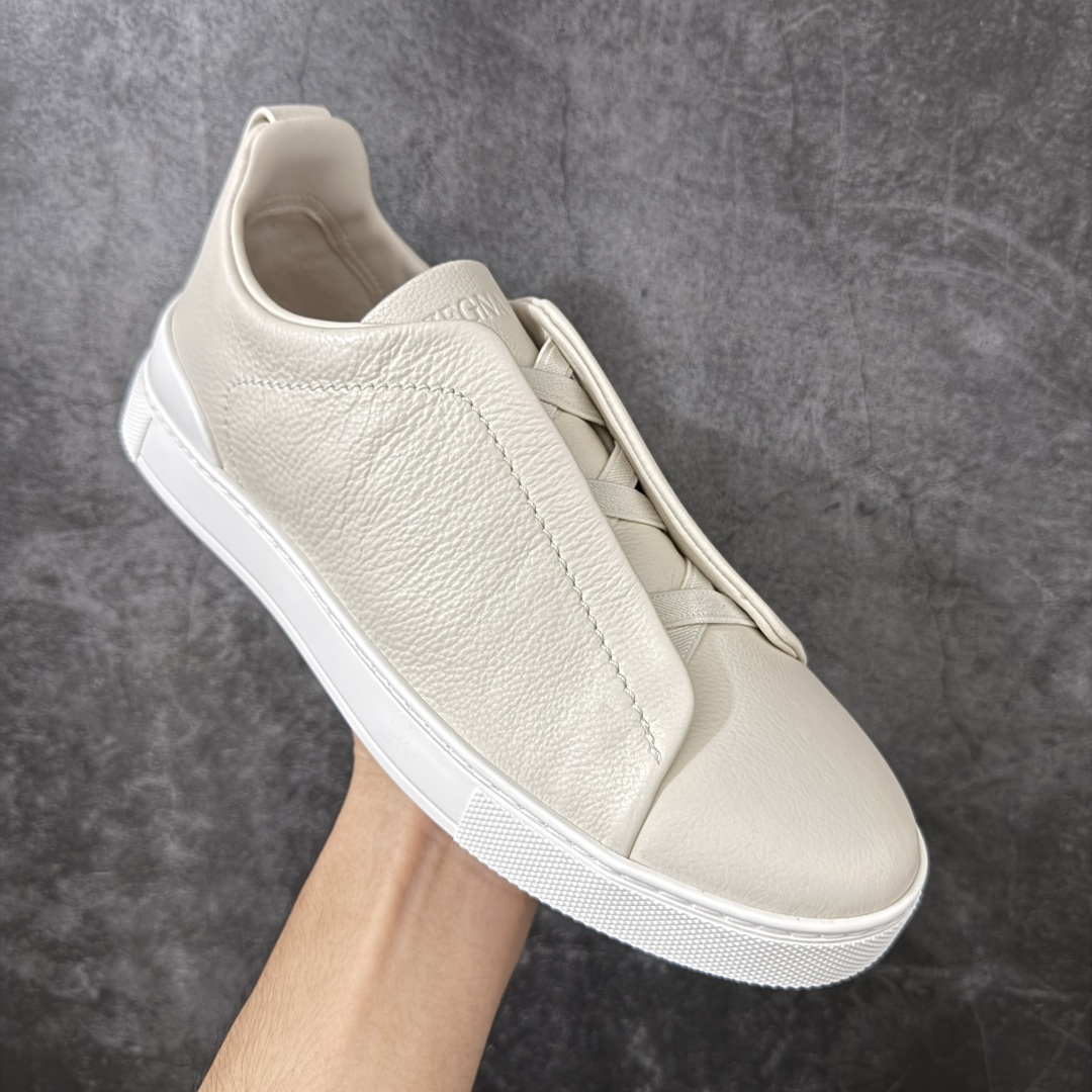 Zegna Triple Stitch 杰尼亚皮革 圆头平底 低帮低帮运动鞋 米白皮面 摔花纹牛皮制成，饰以丰富的工艺细