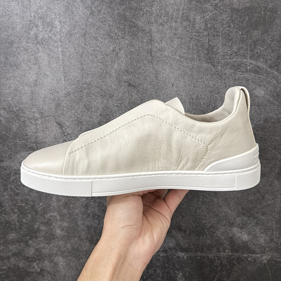 Zegna Triple Stitch 杰尼亚皮革 圆头平底 低帮低帮运动鞋 米白皮面 摔花纹牛皮制成，饰以丰富的工艺细