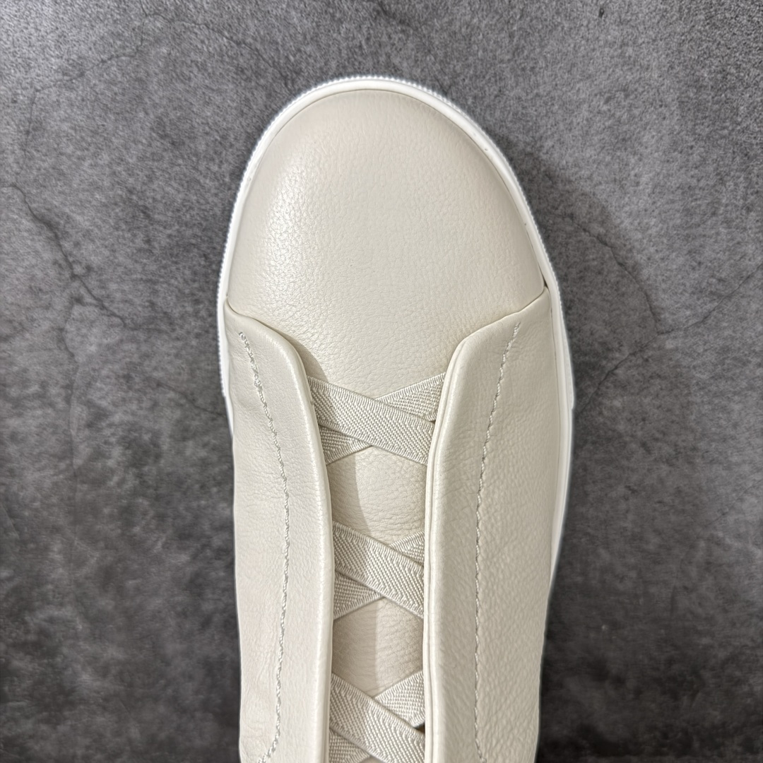 Zegna Triple Stitch 杰尼亚皮革 圆头平底 低帮低帮运动鞋 米白皮面 摔花纹牛皮制成，饰以丰富的工艺细
