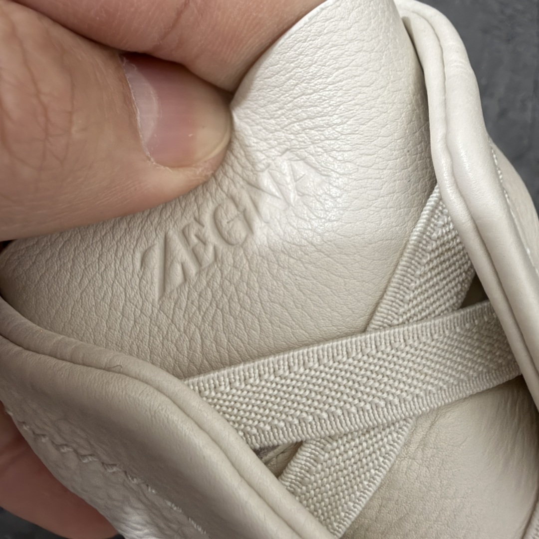 Zegna Triple Stitch 杰尼亚皮革 圆头平底 低帮低帮运动鞋 米白皮面 摔花纹牛皮制成，饰以丰富的工艺细