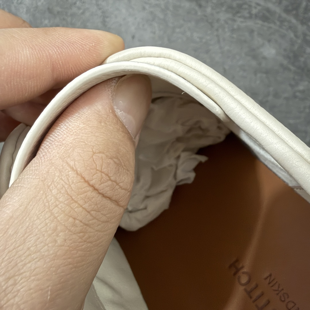 Zegna Triple Stitch 杰尼亚皮革 圆头平底 低帮低帮运动鞋 米白皮面 摔花纹牛皮制成，饰以丰富的工艺细