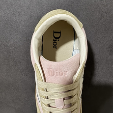 Dior Ribbon Sneaker 迪奥缎带运动鞋 粉色 鞋款的设计灵感直接来源于 Dior 经典的“J'adior Dior Ribbon Sneaker 迪奥缎带运动鞋 粉色 鞋款的设计灵感直接来源于 Dior 经典的“J'adior