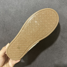 Dior Ribbon Sneaker 迪奥缎带运动鞋 粉色 鞋款的设计灵感直接来源于 Dior 经典的“J'adior Dior Ribbon Sneaker 迪奥缎带运动鞋 粉色 鞋款的设计灵感直接来源于 Dior 经典的“J'adior
