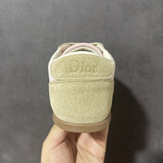 Dior Ribbon Sneaker 迪奥缎带运动鞋 粉色 鞋款的设计灵感直接来源于 Dior 经典的“J'adior Dior Ribbon Sneaker 迪奥缎带运动鞋 粉色 鞋款的设计灵感直接来源于 Dior 经典的“J'adior