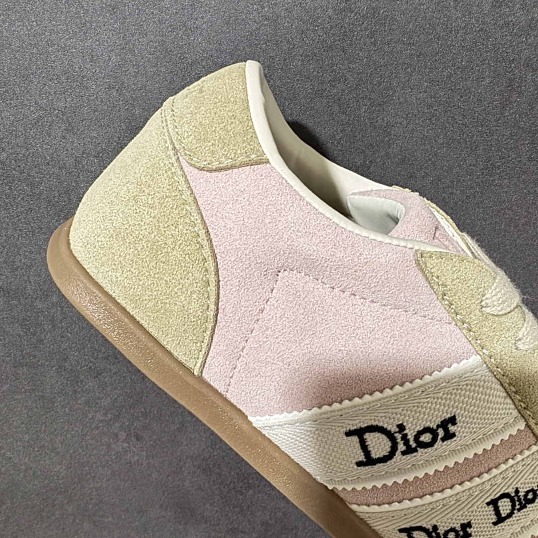 Dior Ribbon Sneaker 迪奥缎带运动鞋 粉色 鞋款的设计灵感直接来源于 Dior 经典的“J'adior Dior Ribbon Sneaker 迪奥缎带运动鞋 粉色 鞋款的设计灵感直接来源于 Dior 经典的“J'adior