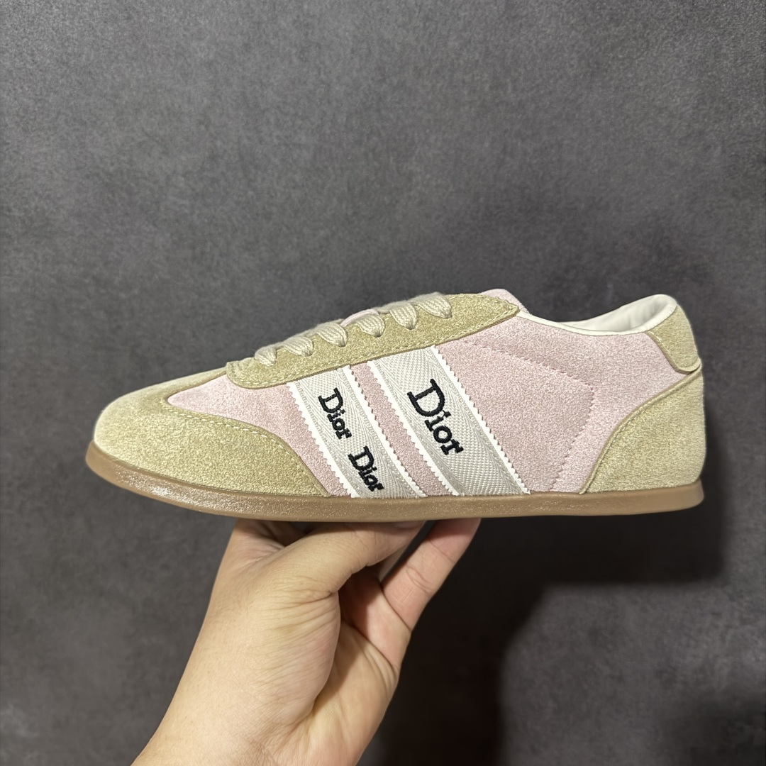 Dior Ribbon Sneaker 迪奥缎带运动鞋 粉色 鞋款的设计灵感直接来源于 Dior 经典的“J'adior Dior Ribbon Sneaker 迪奥缎带运动鞋 粉色 鞋款的设计灵感直接来源于 Dior 经典的“J'adior