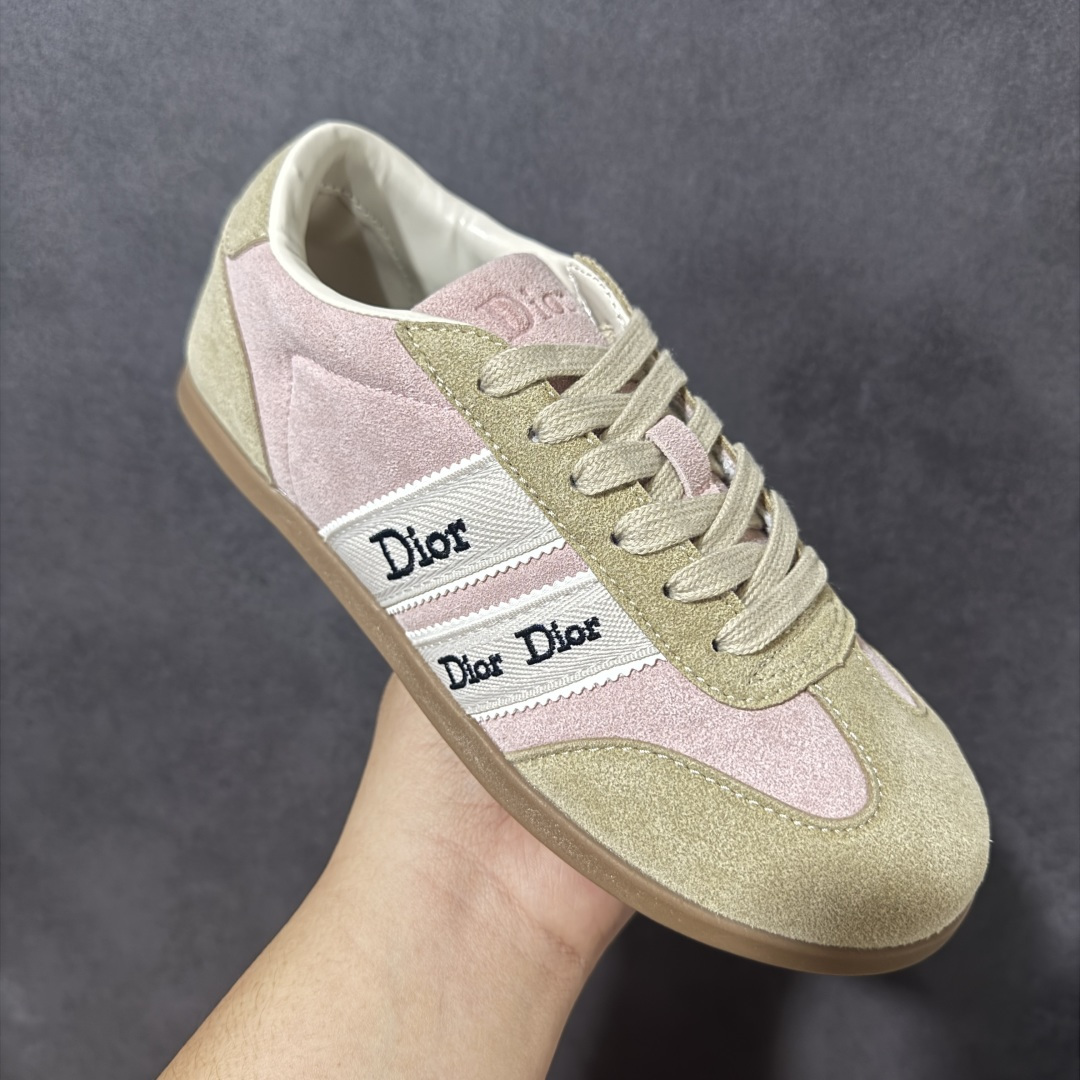Dior Ribbon Sneaker 迪奥缎带运动鞋 粉色 鞋款的设计灵感直接来源于 Dior 经典的“J'adior Dior Ribbon Sneaker 迪奥缎带运动鞋 粉色 鞋款的设计灵感直接来源于 Dior 经典的“J'adior