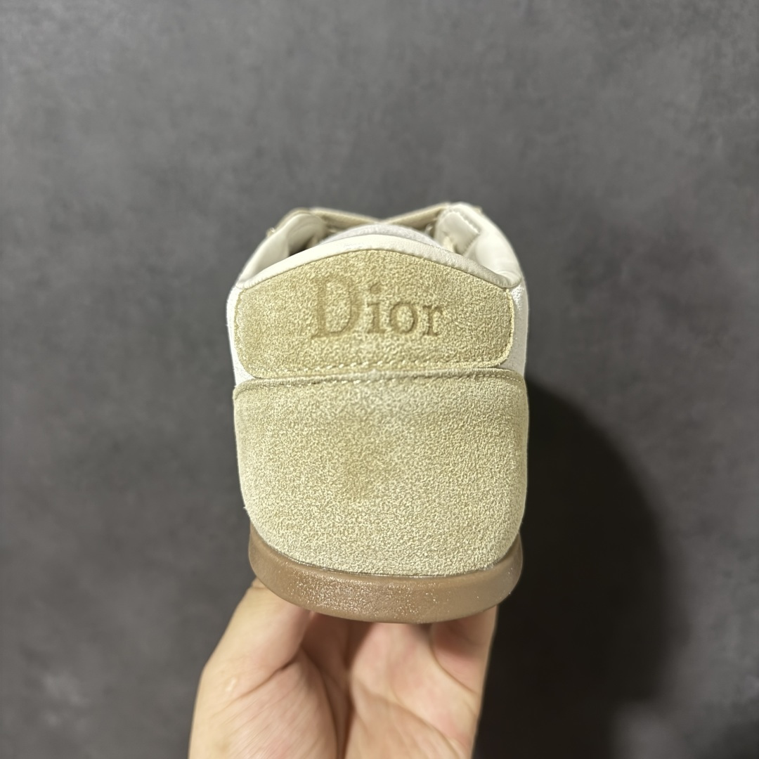 Dior Ribbon Sneaker 迪奥缎带运动鞋 粉色 鞋款的设计灵感直接来源于 Dior 经典的“J'adior