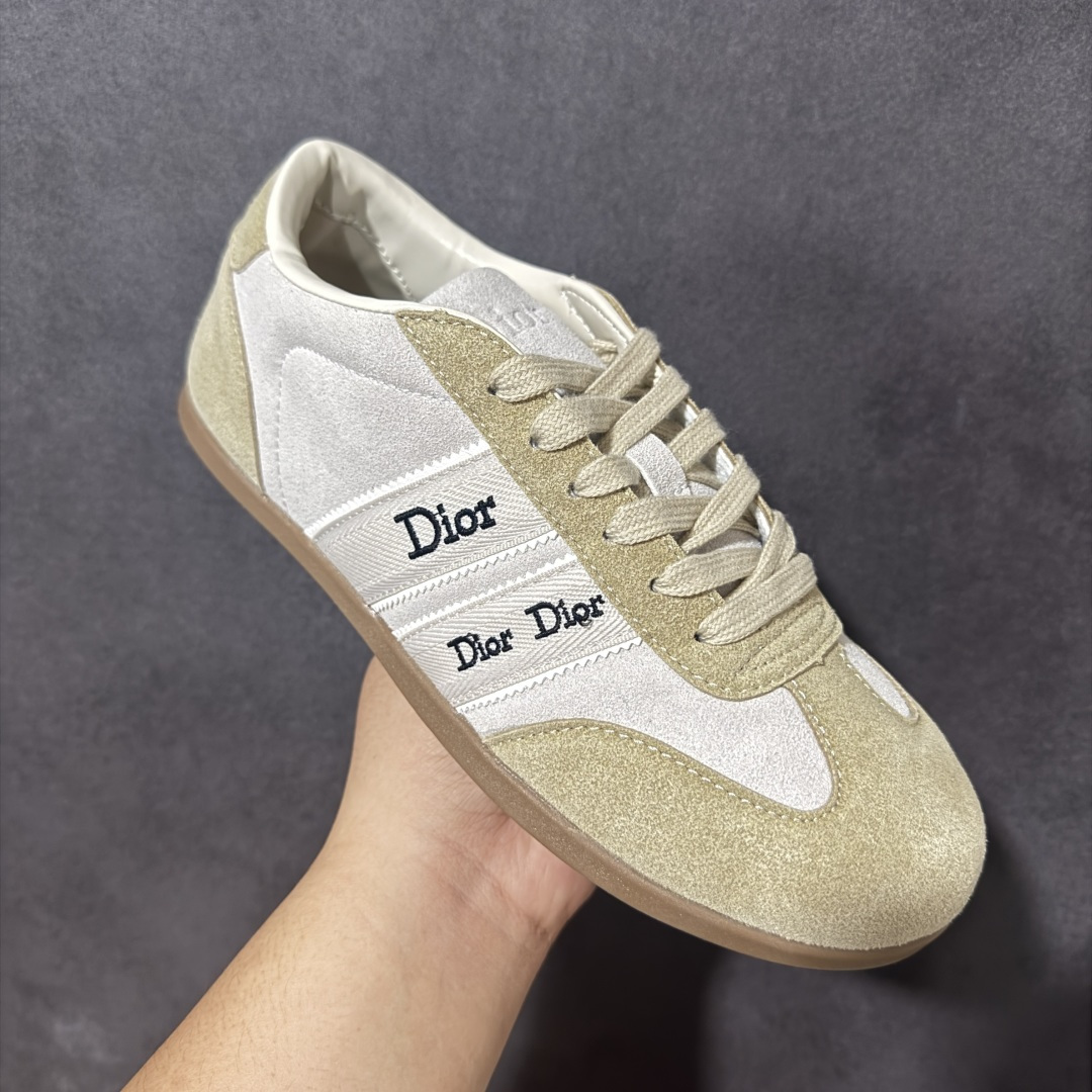 Dior Ribbon Sneaker 迪奥缎带运动鞋 粉色 鞋款的设计灵感直接来源于 Dior 经典的“J'adior
