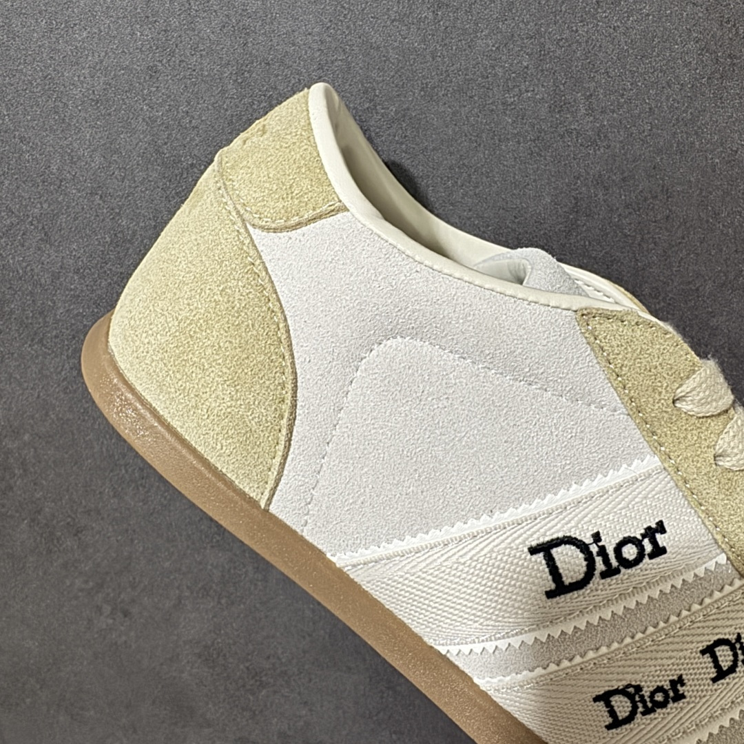 Dior Ribbon Sneaker 迪奥缎带运动鞋 粉色 鞋款的设计灵感直接来源于 Dior 经典的“J'adior