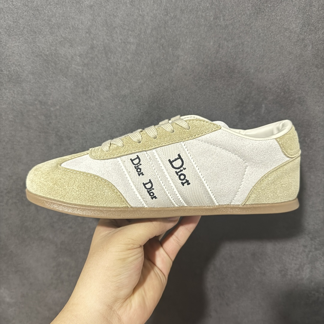 Dior Ribbon Sneaker 迪奥缎带运动鞋 粉色 鞋款的设计灵感直接来源于 Dior 经典的“J'adior