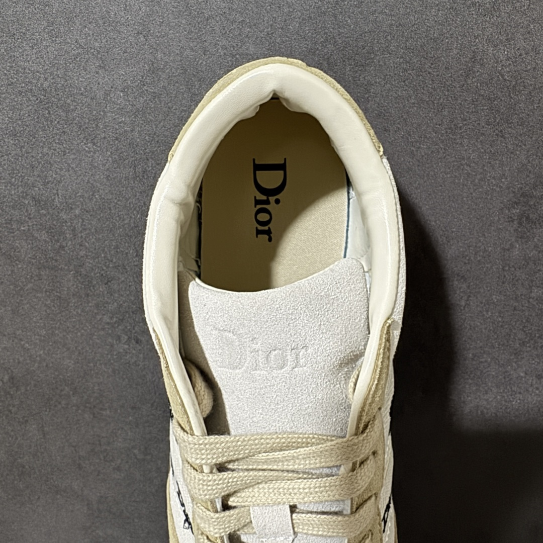 Dior Ribbon Sneaker 迪奥缎带运动鞋 粉色 鞋款的设计灵感直接来源于 Dior 经典的“J'adior