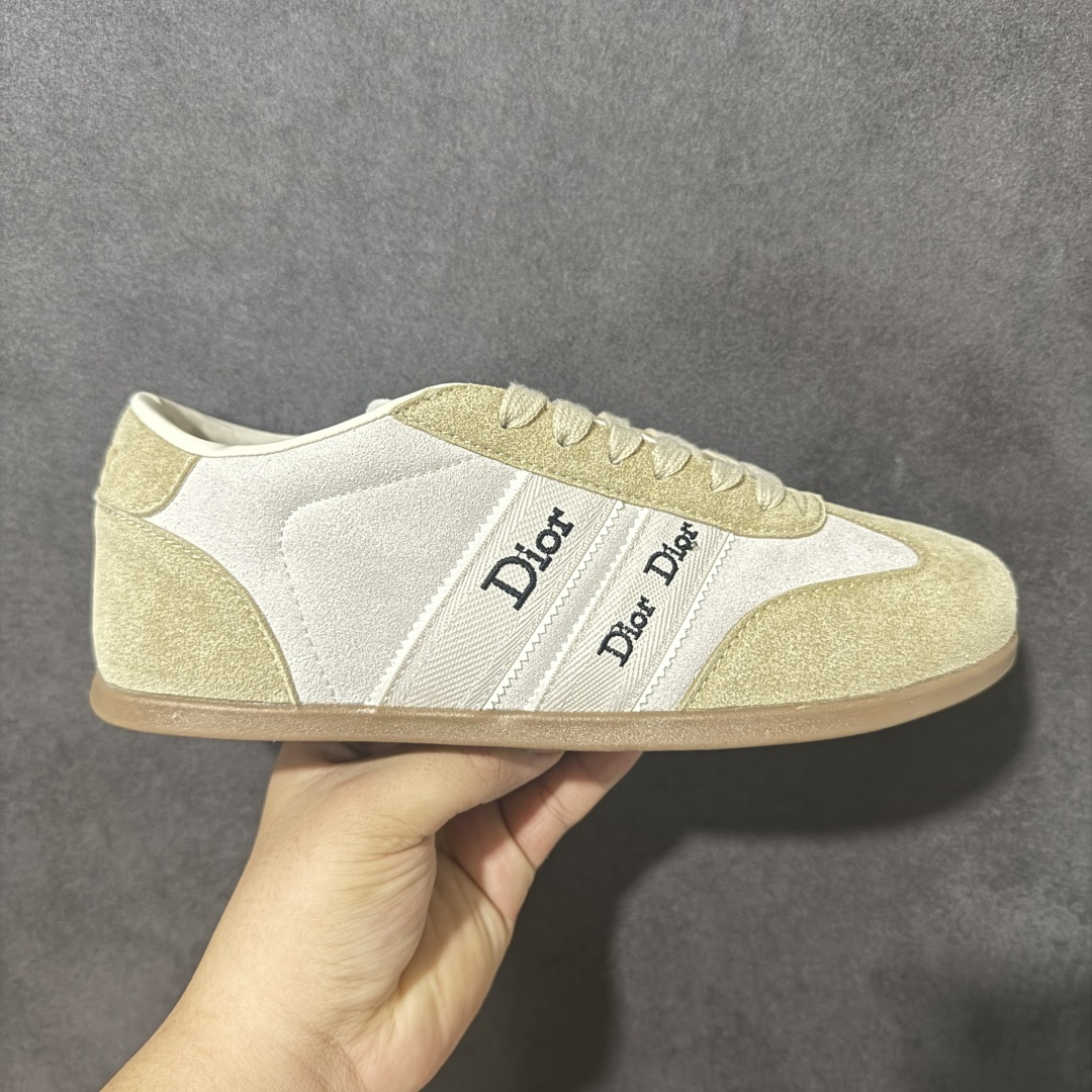 Dior Ribbon Sneaker 迪奥缎带运动鞋 粉色 鞋款的设计灵感直接来源于 Dior 经典的“J'adior