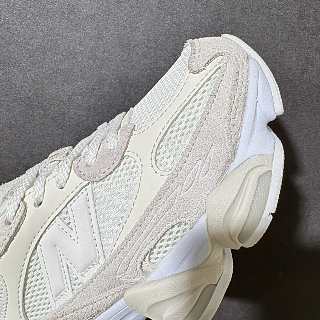 New Balance NB9060 复古休闲运动慢跑鞋 最强性价版 采用大面积网眼以及麂皮材质覆盖鞋身,还原经典气质。 New Balance NB9060 复古休闲运动慢跑鞋 最强性价版 采用大面积网眼以及麂皮材质覆盖鞋身,还原经典气质。