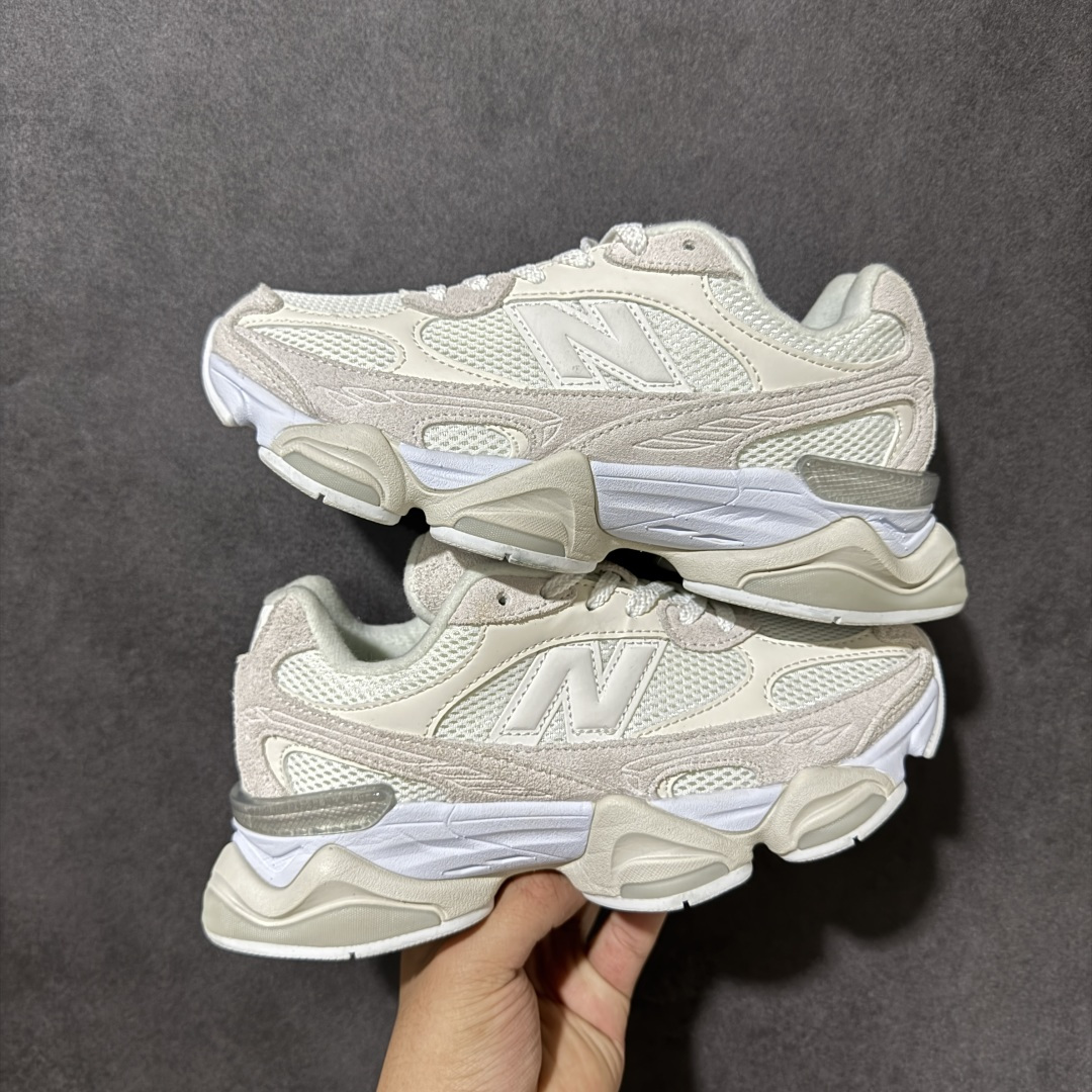 New Balance NB9060 复古休闲运动慢跑鞋 最强性价版 采用大面积网眼以及麂皮材质覆盖鞋身，还原经典气质。