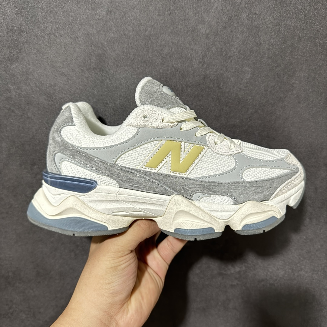 New Balance NB9060 复古休闲运动慢跑鞋 最强性价版 采用大面积网眼以及麂皮材质覆盖鞋身，还原经典气质。