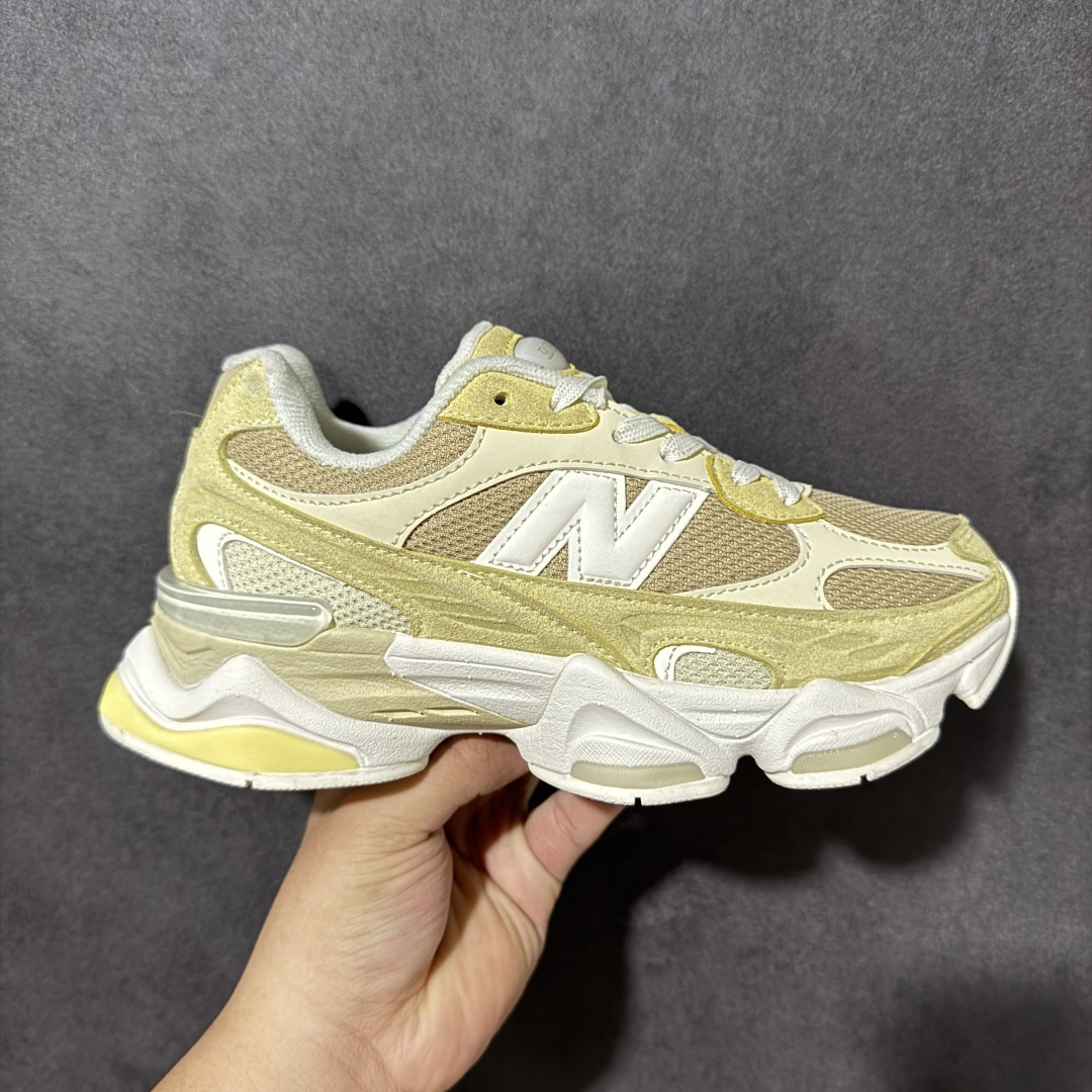 New Balance NB9060 复古休闲运动慢跑鞋 最强性价版 采用大面积网眼以及麂皮材质覆盖鞋身，还原经典气质。