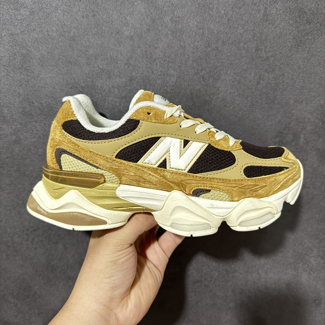 New Balance NB9060 复古休闲运动慢跑鞋 最强性价版 采用大面积网眼以及麂皮材质覆盖鞋身，还原经典气质。