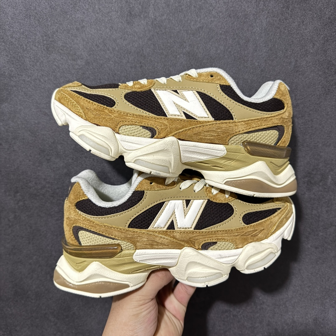 New Balance NB9060 复古休闲运动慢跑鞋 最强性价版 采用大面积网眼以及麂皮材质覆盖鞋身，还原经典气质。