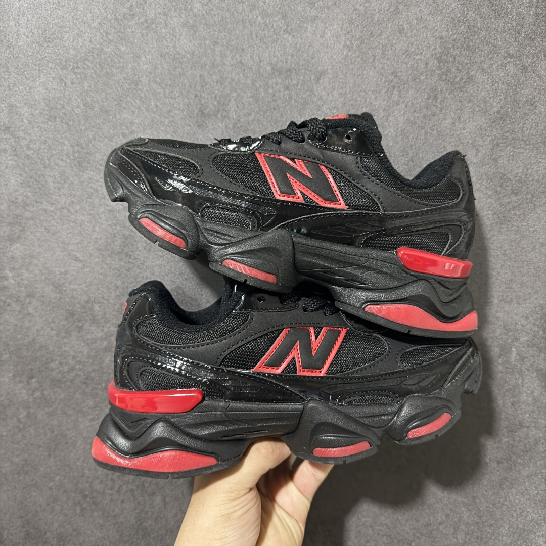 New Balance NB9060 复古休闲运动慢跑鞋 最强性价版 采用大面积网眼以及麂皮材质覆盖鞋身，还原经典气质。