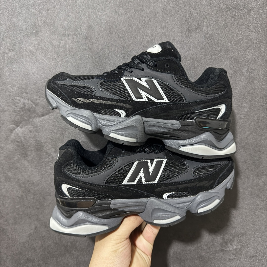 New Balance NB9060 复古休闲运动慢跑鞋 最强性价版 采用大面积网眼以及麂皮材质覆盖鞋身，还原经典气质。
