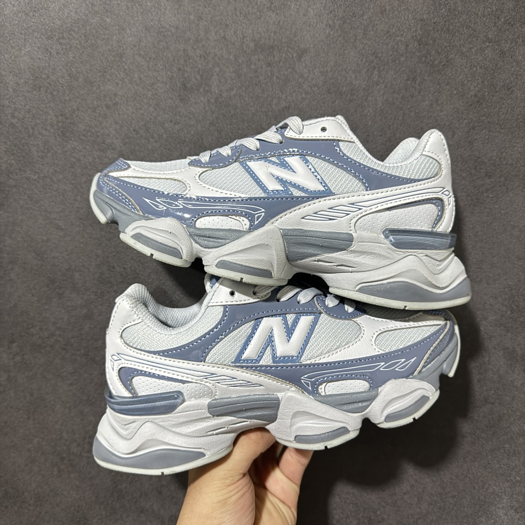 New Balance NB9060 复古休闲运动慢跑鞋 最强性价版 采用大面积网眼以及麂皮材质覆盖鞋身，还原经典气质。