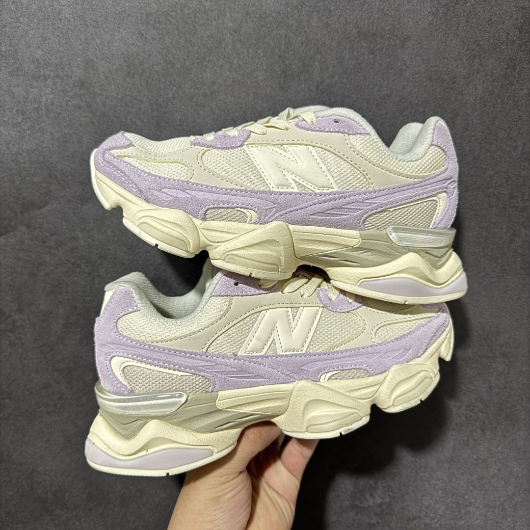 New Balance NB9060 复古休闲运动慢跑鞋 最强性价版 采用大面积网眼以及麂皮材质覆盖鞋身，还原经典气质。