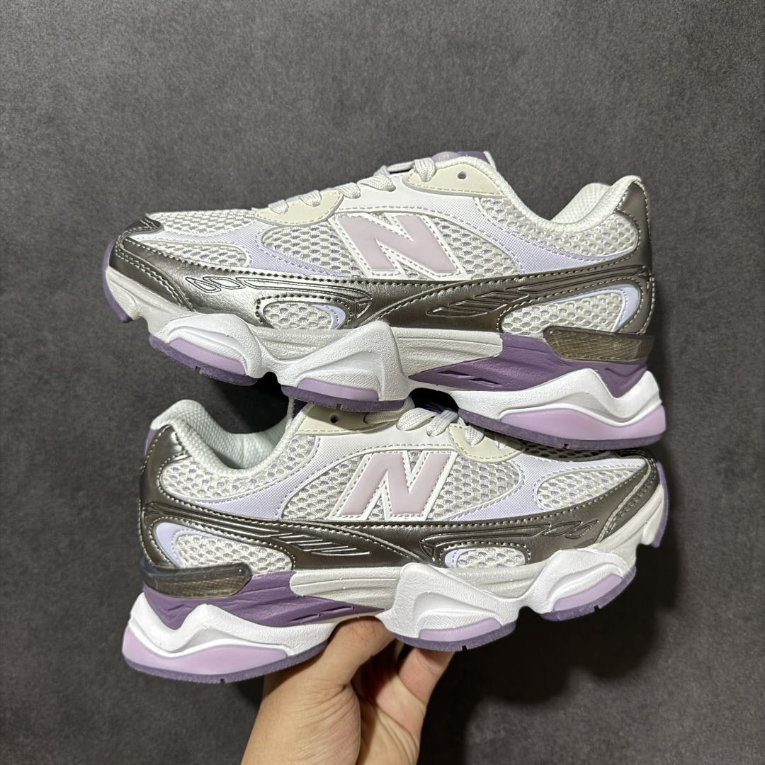 New Balance NB9060 复古休闲运动慢跑鞋 最强性价版 采用大面积网眼以及麂皮材质覆盖鞋身，还原经典气质。