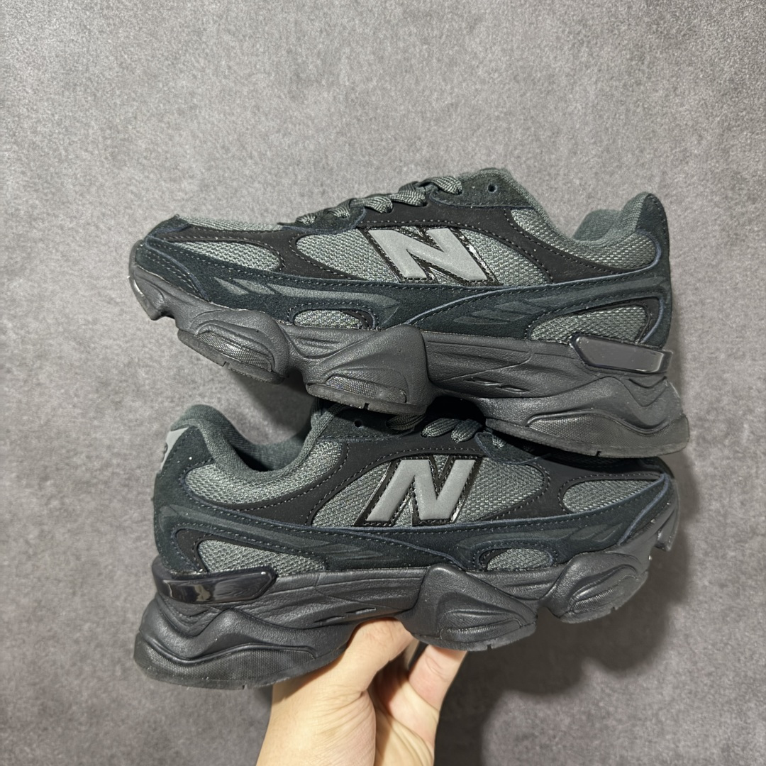 New Balance NB9060 复古休闲运动慢跑鞋 最强性价版 采用大面积网眼以及麂皮材质覆盖鞋身，还原经典气质。